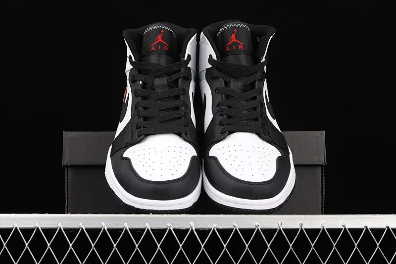 All categories Air Jordan Jordan series basketball shoes Air Jordan 1 Mid Special offer Air Jordan 1 Mid AJ1 Joe 1 black and white black tea Zhongbang basketball shoes 852542-100